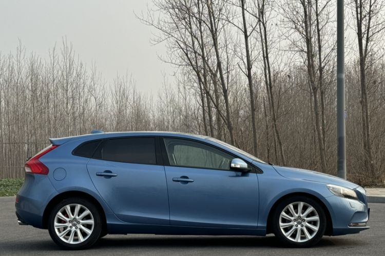 Used Volvo V40 2015 1.6T Zhiyi Edition Exterior 4