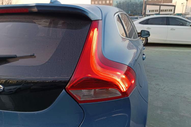 Used Volvo V40 2015 1.6T Zhiya Edition Exterior 6