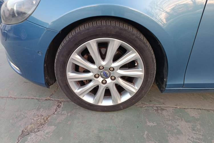 Used Volvo V40 2015 1.6T Zhiya Edition Exterior 7