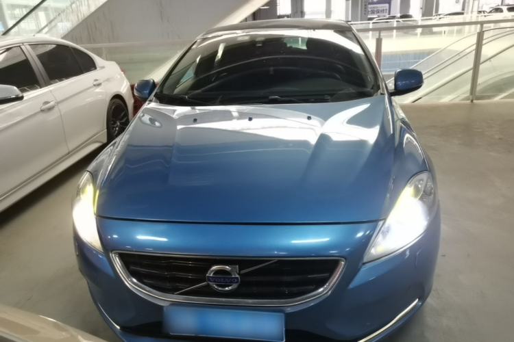 Used Volvo V40 2015 1.6T Zhiya Edition Front