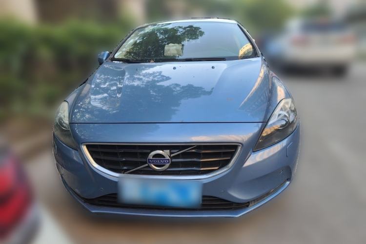 Used Volvo V40 2015 1.6T Zhiya Edition Front