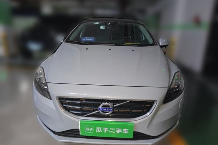 Used Volvo V40 2015 1.6T Zhiyi Edition Front