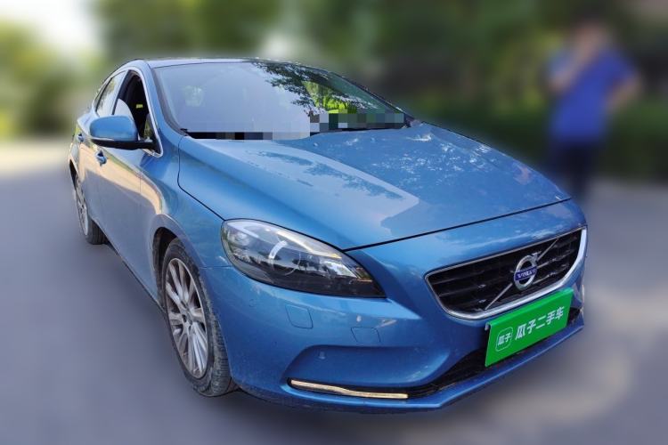 Used Volvo V40 2015 1.6T Zhiya Edition Front Right 45 Deg