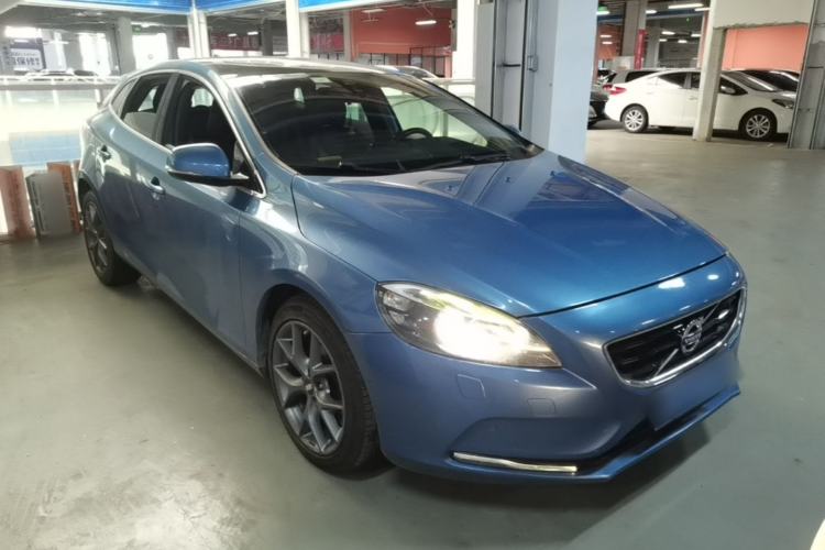 Used Volvo V40 2015 1.6T Zhiya Edition Front Right 45 Deg