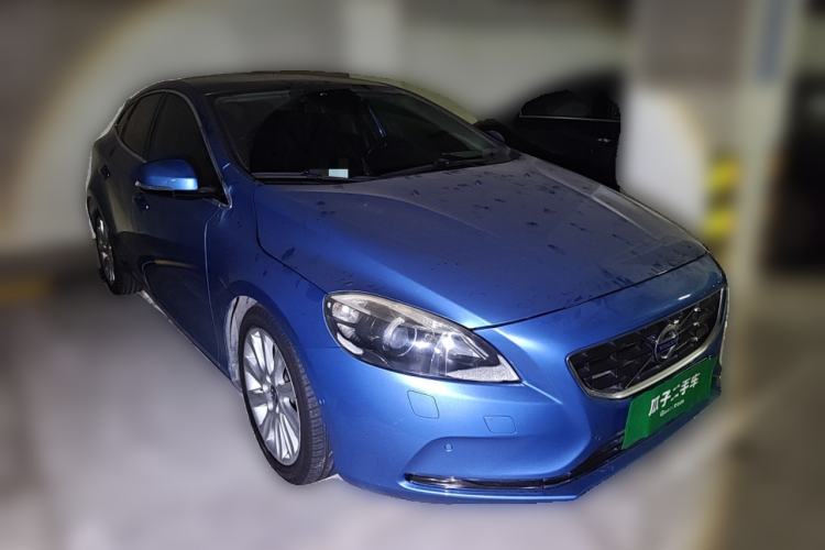 Used Volvo V40 2015 1.6T Zhiya Edition Front Right 45 Deg