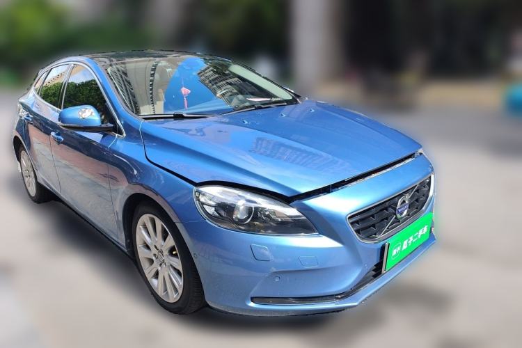 Used Volvo V40 2015 1.6T Zhiya Edition Front Right 45 Deg