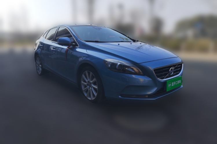 Used Volvo V40 2015 1.6T Zhiya Edition Front Right 45 Deg