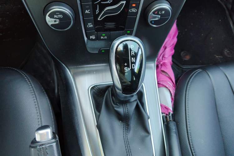 Used Volvo V40 2015 1.6T Zhiya Edition Gear Lever