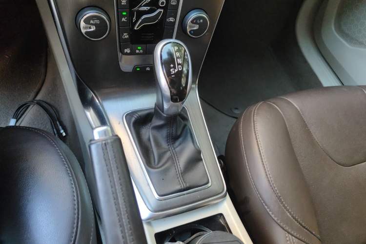 Used Volvo V40 2015 1.6T Zhiya Edition Gear Lever