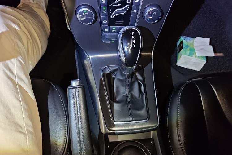 Used Volvo V40 2015 1.6T Zhiya Edition Gear Lever