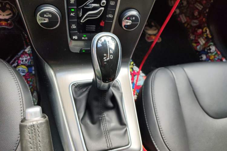 Used Volvo V40 2015 1.6T Zhiya Edition Gear Lever