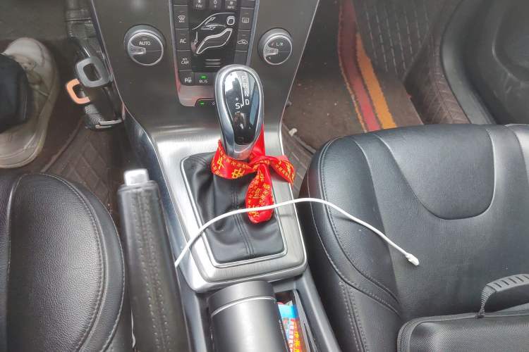 Used Volvo V40 2015 1.6T Zhiya Edition Gear Lever