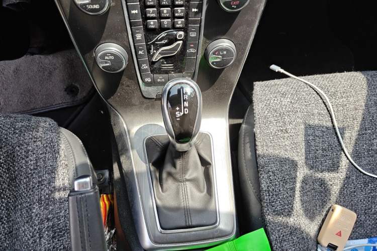 Used Volvo V40 2015 1.6T Zhiya Edition Gear Lever