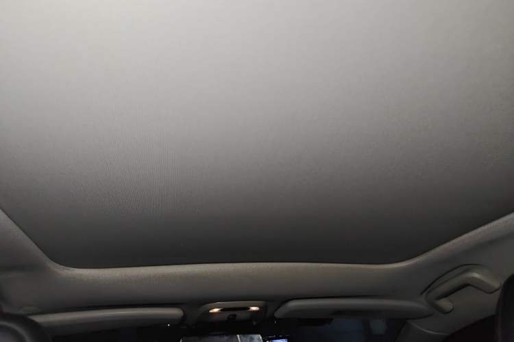 Used Volvo V40 2015 1.6T Zhiyi Edition Headliner