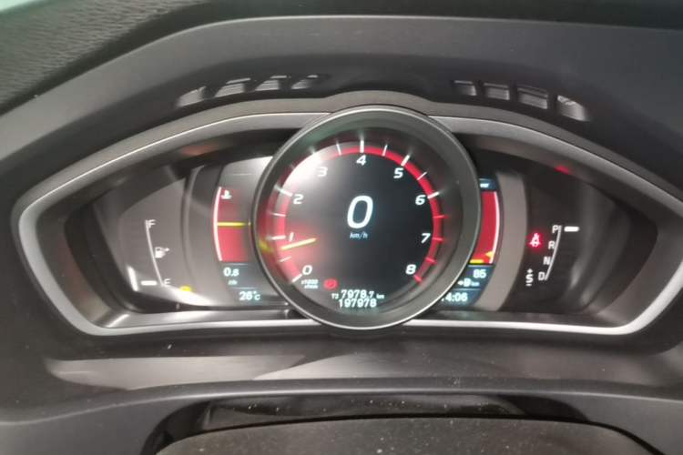 Used Volvo V40 2015 1.6T Zhiya Edition Instrument Cluster