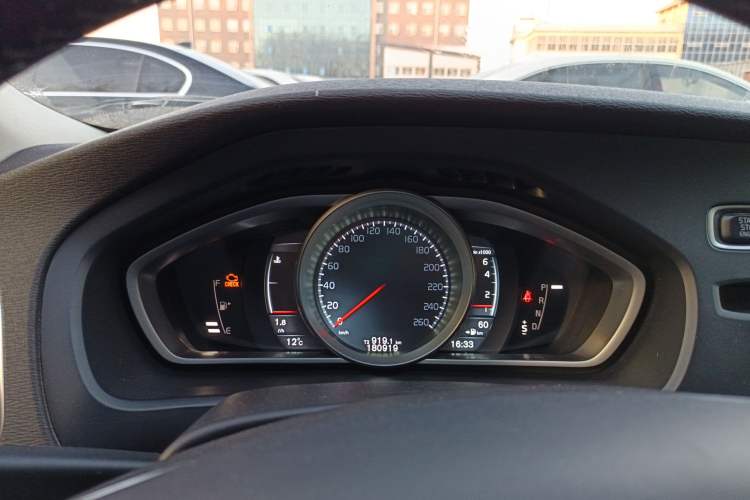 Used Volvo V40 2015 1.6T Zhiya Edition Instrument Cluster