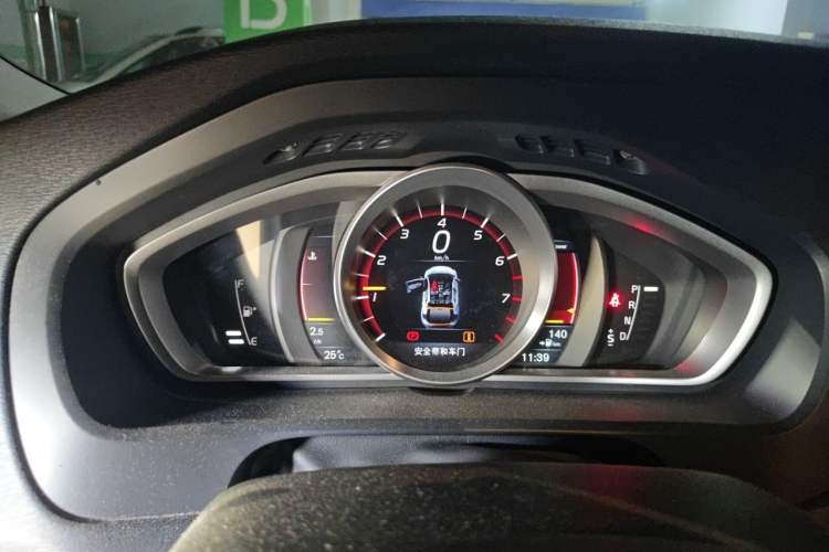 Used Volvo V40 2015 1.6T Zhiyi Edition Instrument Cluster