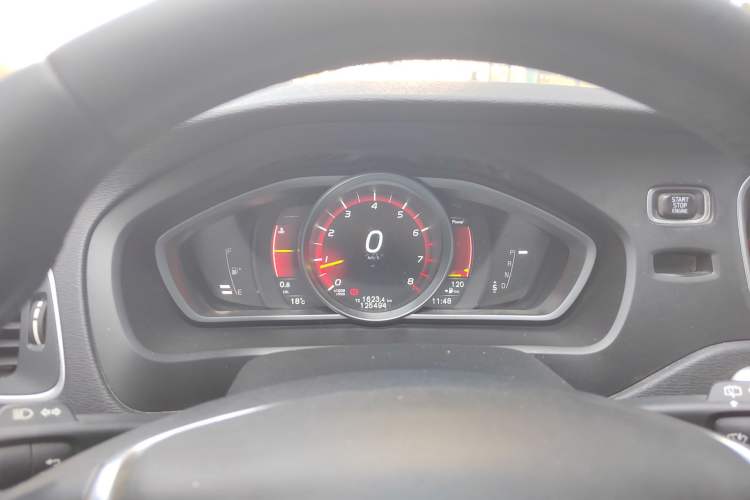 Used Volvo V40 2015 1.6T Zhiya Edition Instrument Cluster