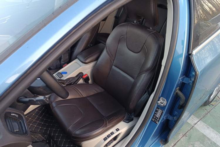 Used Volvo V40 2015 1.6T Zhiya Edition Left Front Seat