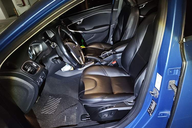 Used Volvo V40 2015 1.6T Zhiya Edition Left Front Seat