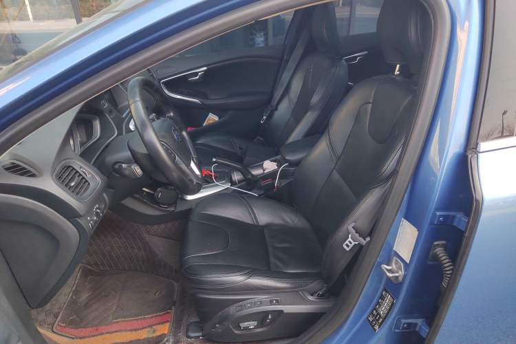 Used Volvo V40 2015 1.6T Zhiya Edition Left Front Seat