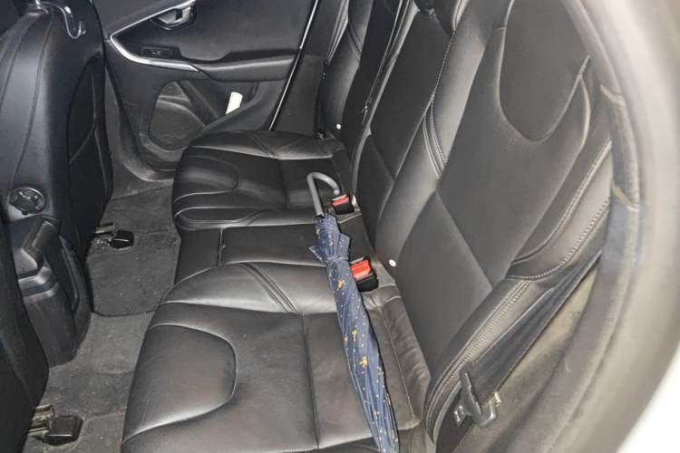 Used Volvo V40 2015 1.6T Zhiyi Edition Left Rear Seat