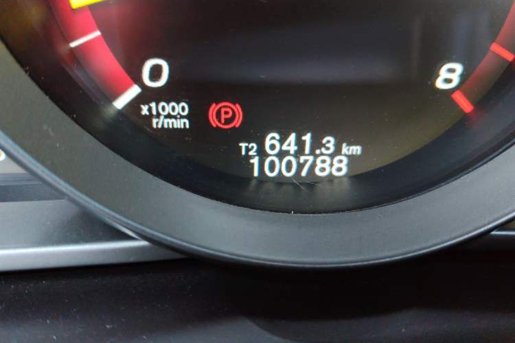 Used Volvo V40 2015 1.6T Zhiya Edition Odometer Close Up