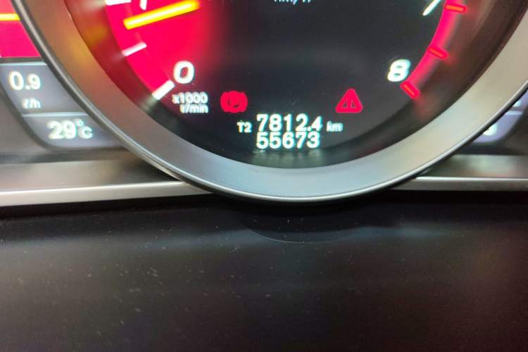 Used Volvo V40 2015 1.6T Zhiya Edition Odometer Close Up