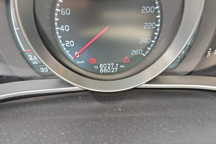 Used Volvo V40 2015 1.6T Zhiya Edition Odometer Close Up