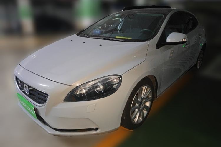 Used Volvo V40 2015 1.6T Zhiyi Edition Guazi used car, China used car export, Used car for sale, Used cars, Cheapest cars for sale