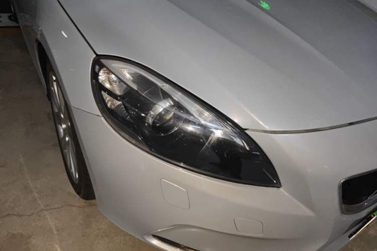 Used Volvo V40 2015 1.6T Zhiyi Edition Right Front Headlight
