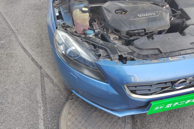 Used Volvo V40 2015 1.6T Zhiya Edition Right Front Headlight