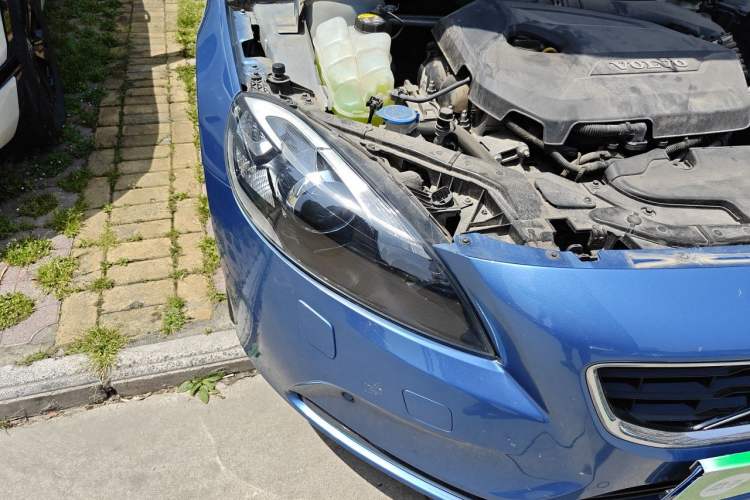 Used Volvo V40 2015 1.6T Zhiya Edition Right Front Headlight