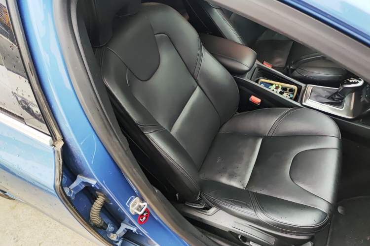 Used Volvo V40 2015 1.6T Zhiya Edition Right Front Seat