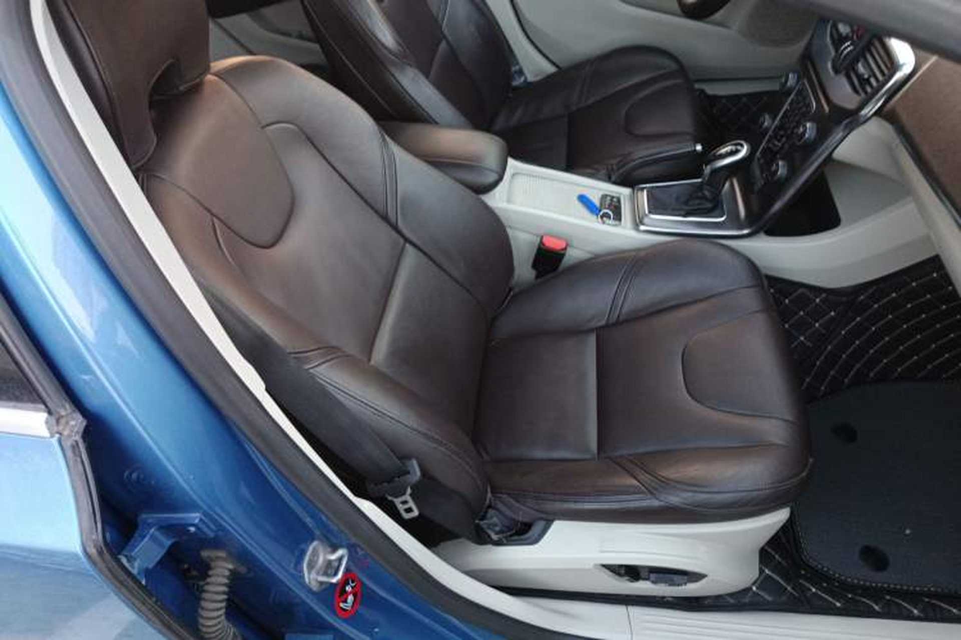 Used Volvo V40 2015 1.6T Zhiya Edition Right Front Seat