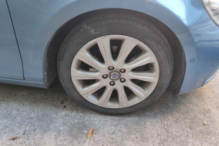 Used Volvo V40 2015 1.6T Zhiya Edition Right Front Wheel Hub