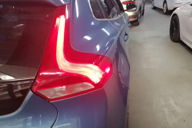 Used Volvo V40 2015 1.6T Zhiya Edition Right Rear Taillight