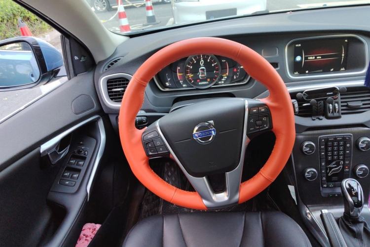 Used Volvo V40 2015 1.6T Zhiya Edition Steering Wheel