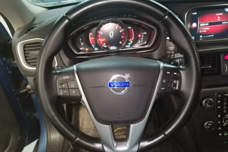 Used Volvo V40 2015 1.6T Zhiya Edition Steering Wheel