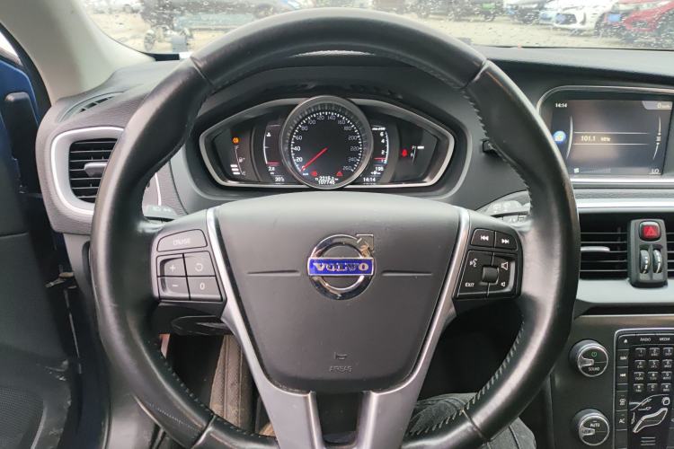Used Volvo V40 2015 1.6T Zhiya Edition Steering Wheel