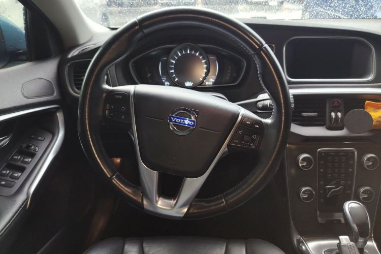 Used Volvo V40 2015 1.6T Zhiyi Edition Steering Wheel