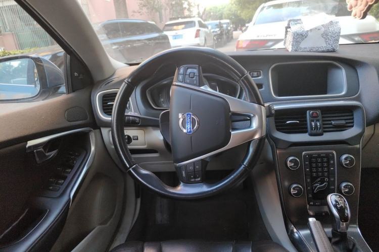 Used Volvo V40 2015 1.6T Zhiya Edition Steering Wheel