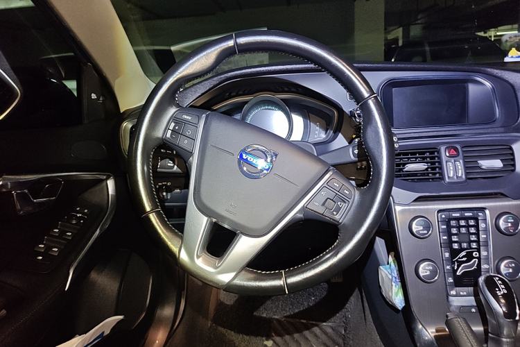 Used Volvo V40 2015 1.6T Zhiya Edition Steering Wheel