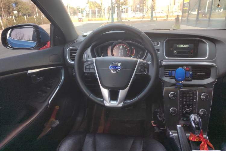 Used Volvo V40 2015 1.6T Zhiya Edition Steering Wheel