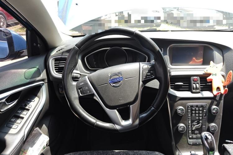 Used Volvo V40 2015 1.6T Zhiya Edition Steering Wheel