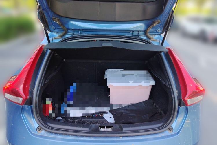 Used Volvo V40 2015 1.6T Zhiya Edition Trunk