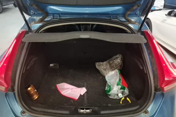 Used Volvo V40 2015 1.6T Zhiya Edition Trunk
