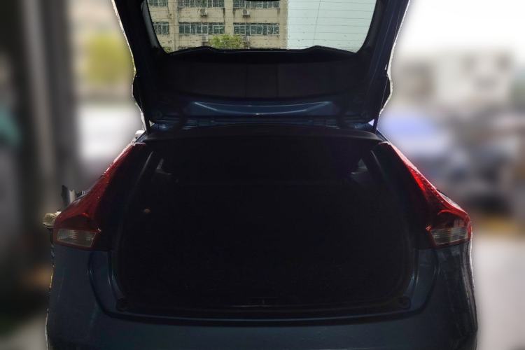 Used Volvo V40 2015 1.6T Zhiyi Edition Trunk
