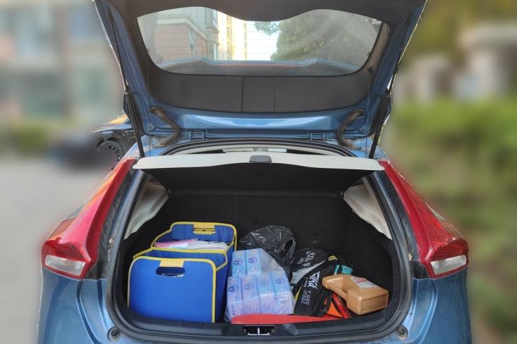 Used Volvo V40 2015 1.6T Zhiya Edition Trunk