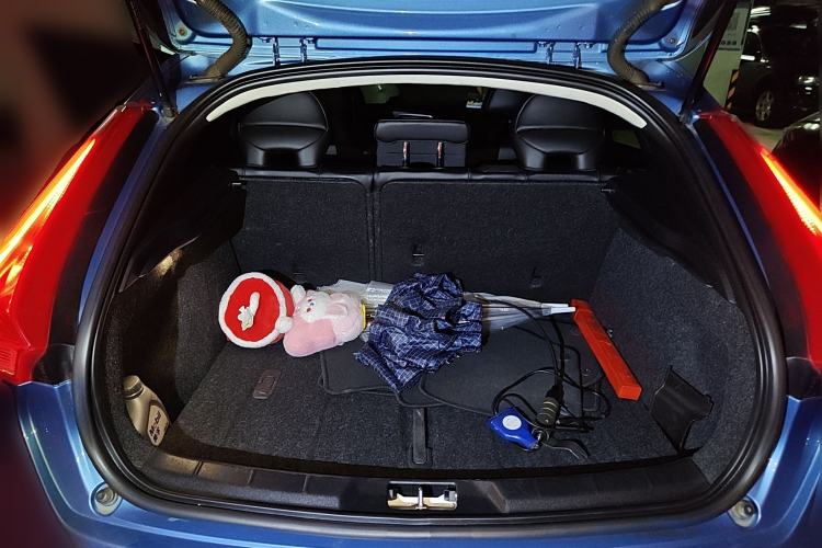 Used Volvo V40 2015 1.6T Zhiya Edition Trunk